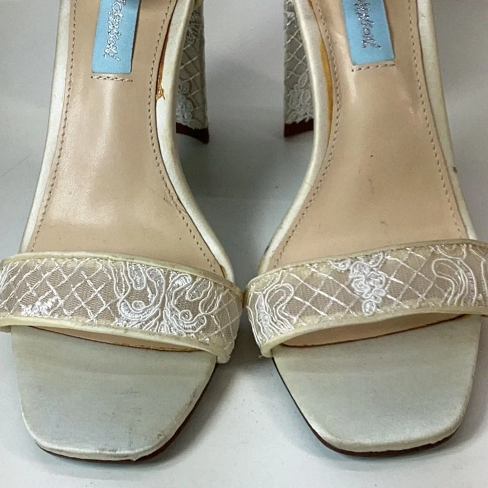 Betsey Johnson Cream Lace Heels - Picture 10 of 11